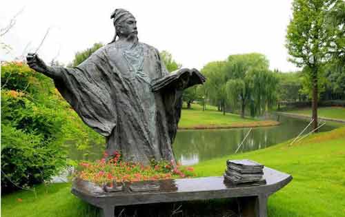 为什么将关汉卿称为是中国戏曲史上最伟大的戏剧家？